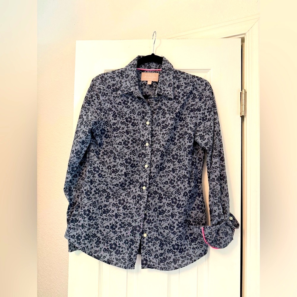 Banana Republic Light blue with dark blue floral pattern cotton blouse